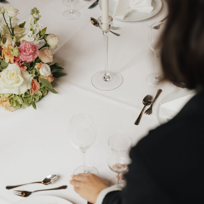 Florale Tischdekoration für die Hochzeit im modern, Zeitlos und Elegant