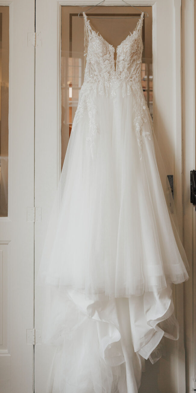 Moderners Brautkleid mit tüll und spitze